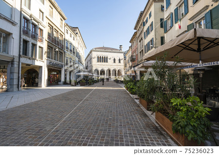 Mercatovecchio street in Udine 75236023