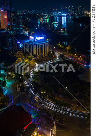 越南胡志明市西貢的夜景 越南胡志明市西貢的夜景 75237838