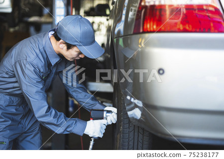 Auto mechanic 75238177