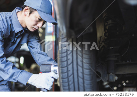 Auto mechanic 75238179