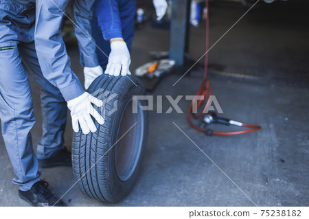 Auto mechanic 75238182