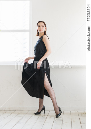 Female portrait of black outfit 75238204