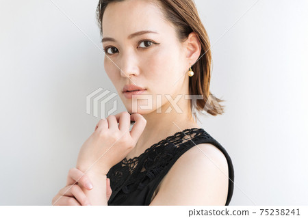 Cool beauty woman portrait Cool beauty woman portrait 75238241