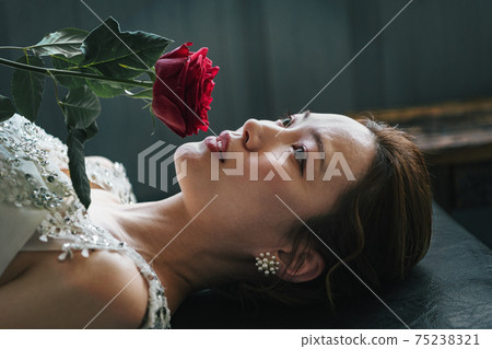 Image photo of the bride 75238321