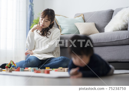 Image of childcare fatigue 75238750