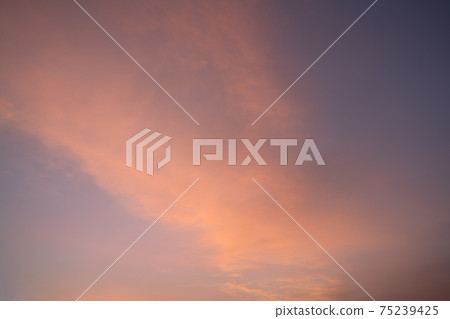 Sky with red-colored clouds Sky with red-colored clouds 75239425