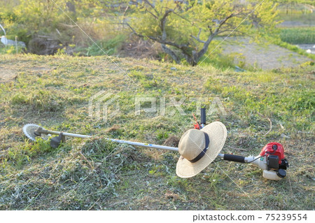 Mower and straw hat (engine-type mower, engine-type tipped saw type) 75239554