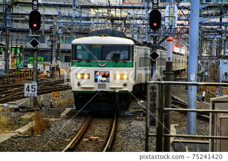 JNR limited express approaching the end ... Izu dancer, limited express "Odoriko" 185 series JNR limited express approaching the end ... Izu dancer, limited express "Odoriko" 185 series 75241420