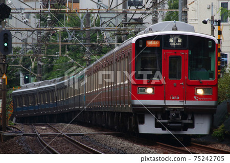 [OH] Special operation on the Odakyu Line: Red 1000 type vehicle 75242705