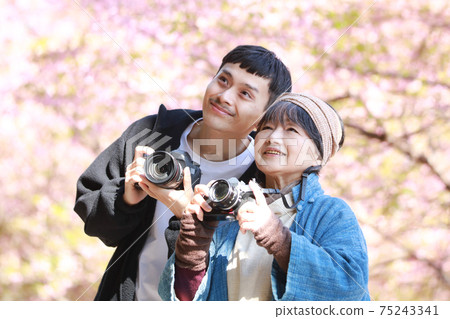 家長與孩子合影 75243341