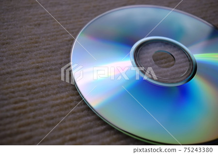 Compact disc (CD) Compact disc (CD) 75243380