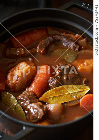 Homely beef stew stewed softly 75243441