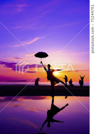Sunset at Chichibugahama Kagawa Prefecture Sunset at Chichibugahama Kagawa Prefecture 75244701