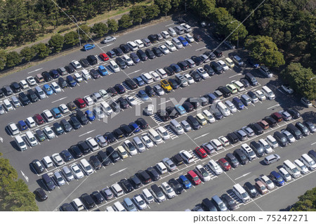 完整的室外停車場 75247271