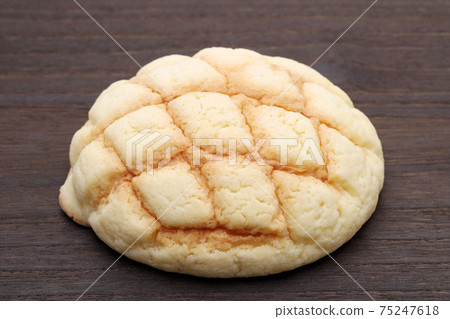 Melon bread 75247618