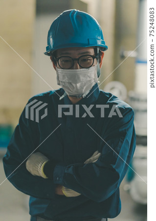 一個工人 75248083