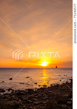 The sea at dusk (at Onohama Seaside Park, Nagasaki Prefecture) The sea at dusk (at Onohama Seaside Park, Nagasaki Prefecture) 75248577