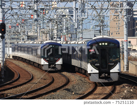 Keihan Electric Railway Nishisanso Station trains Keihan Electric Railway Nishisanso Station trains 75251110