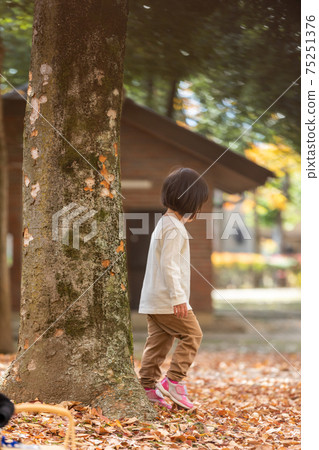 Children crying in the park Children crying in the park 75251376