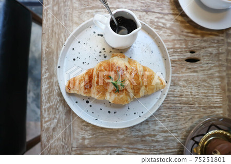 croissant , French croissant or French bread and dip croissant , French croissant or French bread and dip 75251801