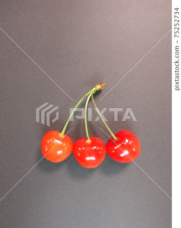 Cherry cherries 75252734