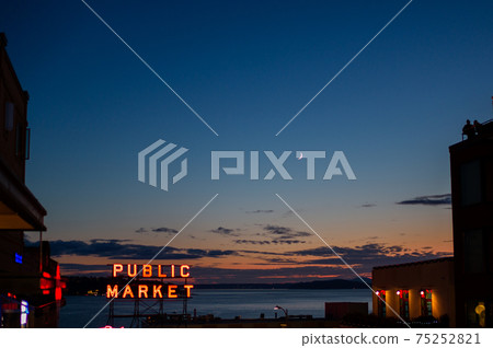 Sunset seen from downtown Seattle Sunset seen from downtown Seattle 75252821