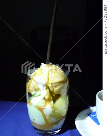 商務艙機上用餐 商務艙機上用餐 75252984