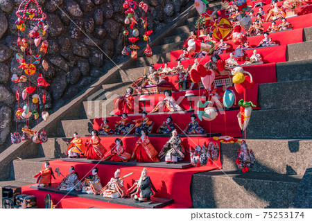 (靜岡縣)Inatori的Susanoo神社Hinadan裝飾 (靜岡縣)Inatori的Susanoo神社Hinadan裝飾 75253174