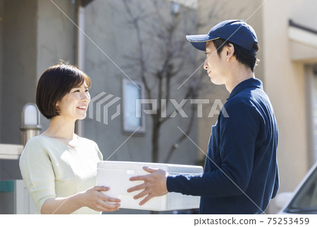 A male driver of a courier that delivers luggage 75253459