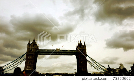 An evening glimpse of the famous London Bridge in England. Digital painting style. 75253602