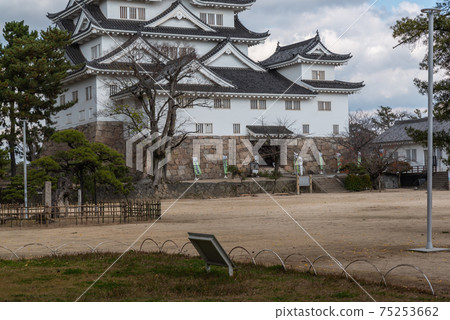 Fukuyama Castle in late autumn in Fukuyama City, Hiroshima Prefecture 75253662