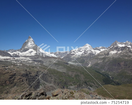 裡菲爾峰山頂的馬特宏峰 裡菲爾峰山頂的馬特宏峰 75254719