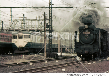 1970 Steam locomotive and train running side by side Yokohama Tsurumi Tokaido Line Takashima Freight Line 1970 Steam locomotive and train running side by side Yokohama Tsurumi Tokaido Line Takashima Freight Line 75254792