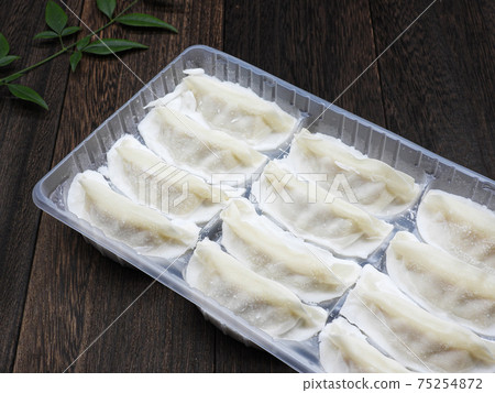 Tick frozen dumplings 1 75254872