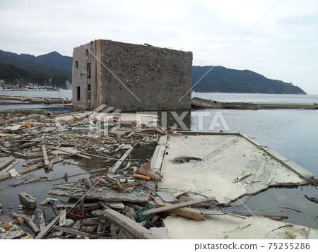 Great East Japan Earthquake Onagawa Town Damage situation Reinforced concrete building collapsed and collapsed foundation Great East Japan Earthquake Onagawa Town Damage situation Reinforced concrete building collapsed and collapsed foundation 75255286