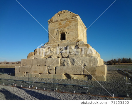 Pasargadae靜靜地依nest Pasargadae靜靜地依nest 75255300