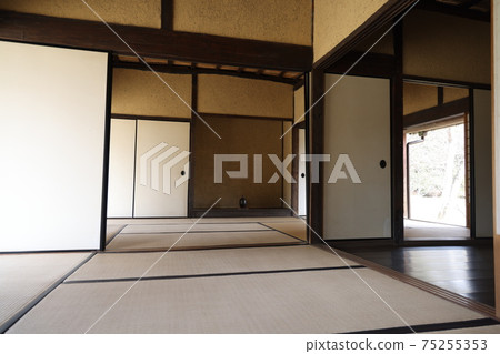 日本岡山縣總社市的一座古老而美麗的建築 日本岡山縣總社市的一座古老而美麗的建築 75255353