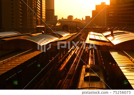 Evening view Osaka Station 75256073