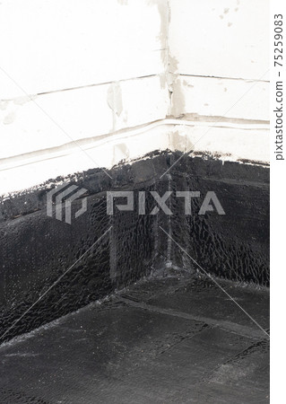 Waterproofing flat roof terrace with roll bitumen 75259083