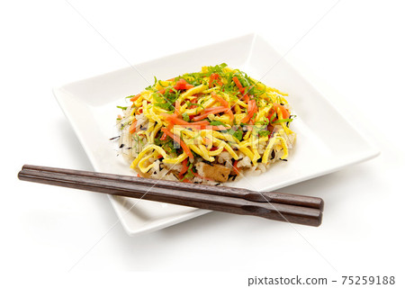 chirashi sushi  75259188
