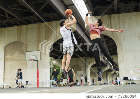 Men and women playing basketball 75260084