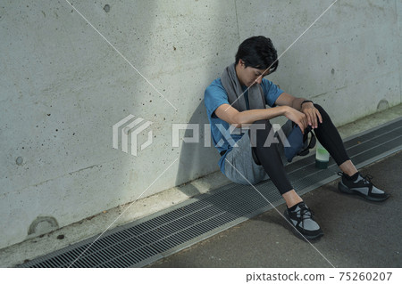 A man who got sick during exercise A man who got sick during exercise 75260207