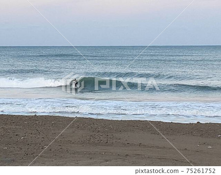 Surfing wavelets Surfing wavelets 75261752