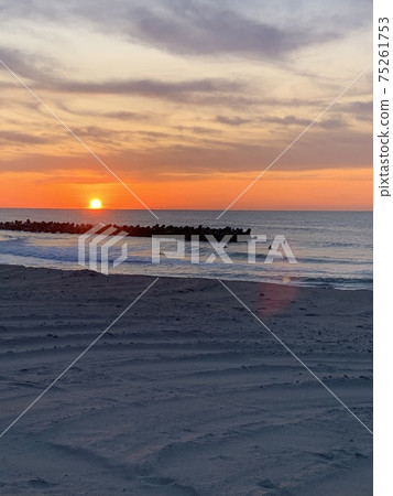 Sea of Japan set in the setting sun Sea of Japan set in the setting sun 75261753