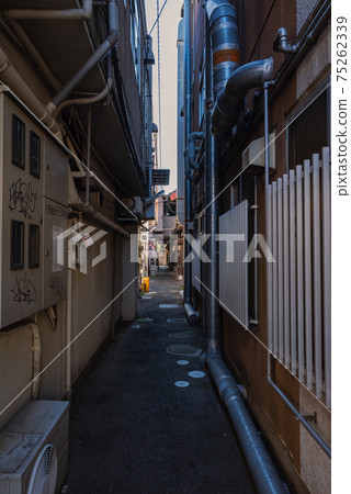後巷後面的風景 後巷後面的風景 75262339