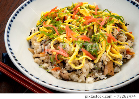 chirashi sushi chirashi sushi 75262474