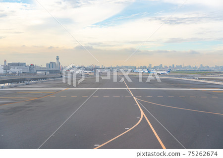 機場飛機羽田機場起飛下午黃昏海上航空公司發動機制動總站全日空 75262674