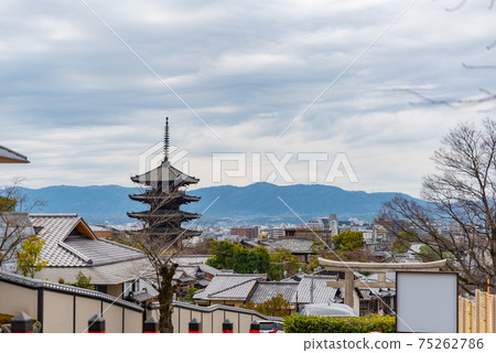 Tower of Yasaka 75262786