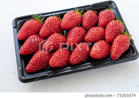 新鮮的草莓 75263074