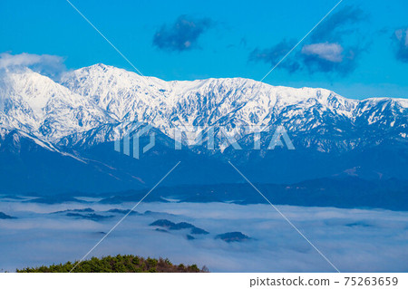 雲海和北阿爾卑斯山[長野縣] 75263659